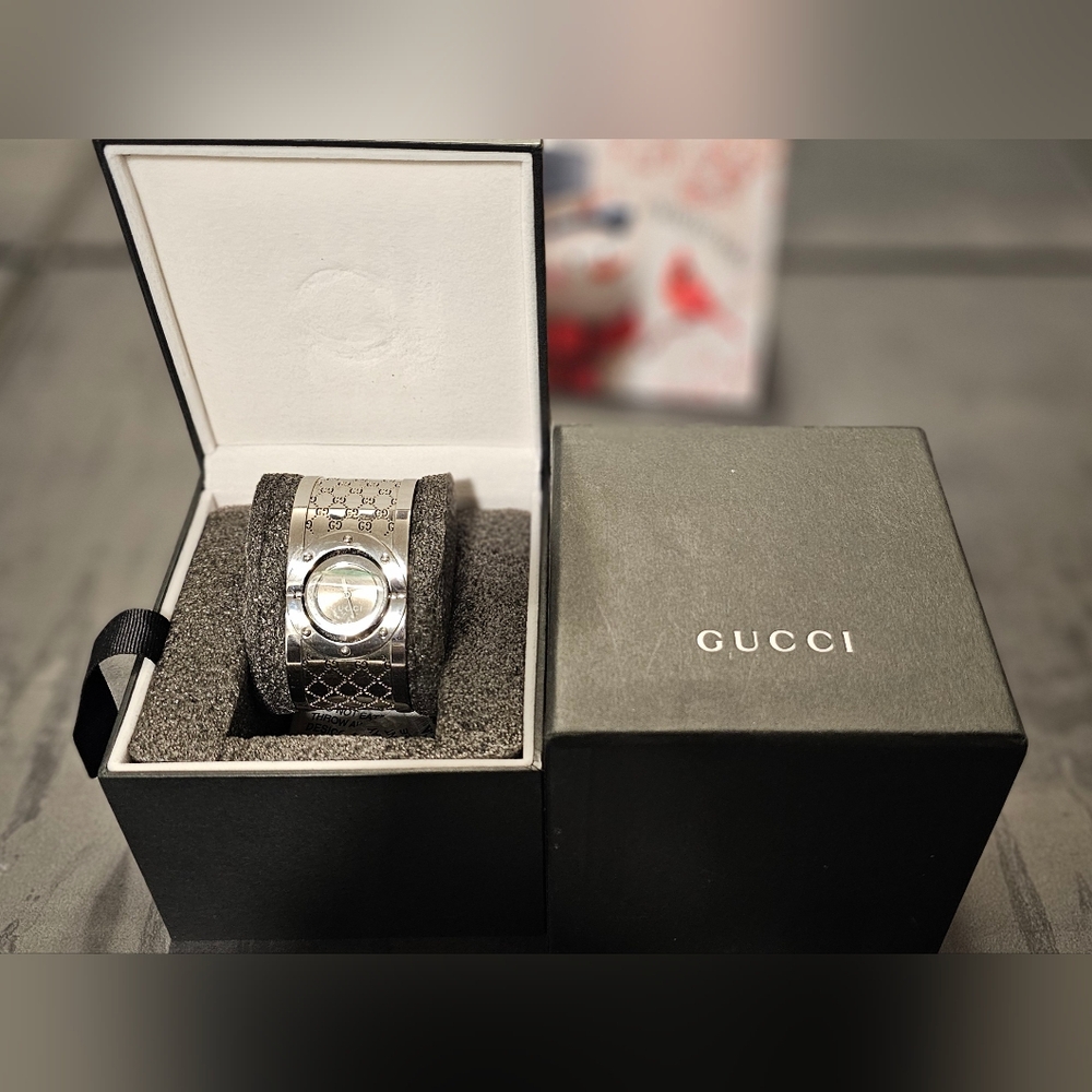 AUTHENTIC GUCCI TWIRL 112 WIDE WATCH